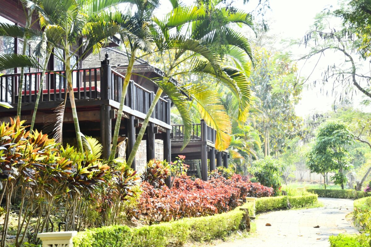 mountain view villa(villa on the shore)