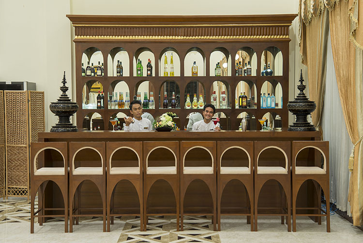 bar